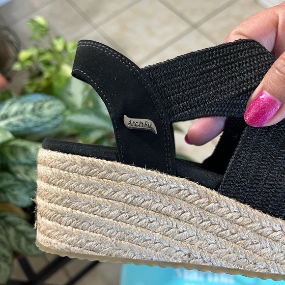 🖤 Black Skecher sandals by Martha Stewart. Size 6. Worn once. EUC. 🖤 - Picture 2 of 6